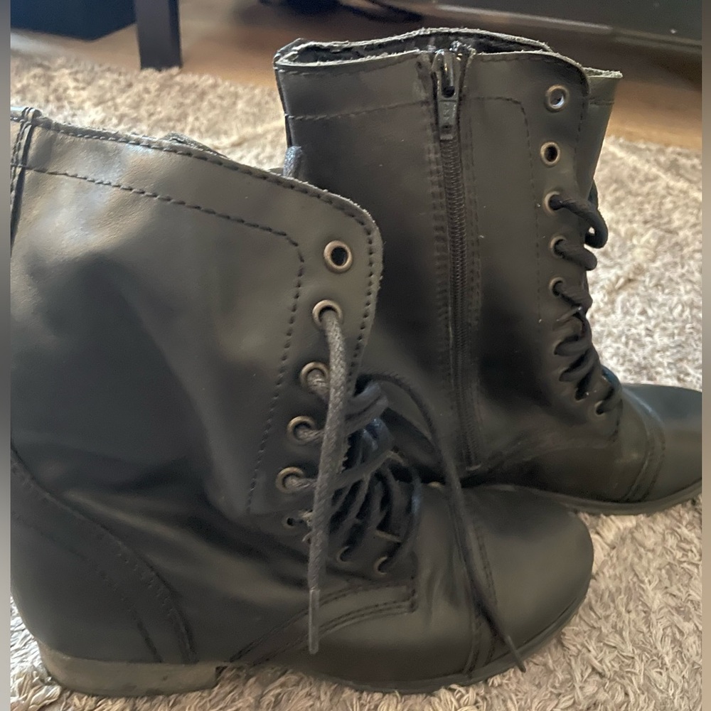 Steve Madden troopa boots.